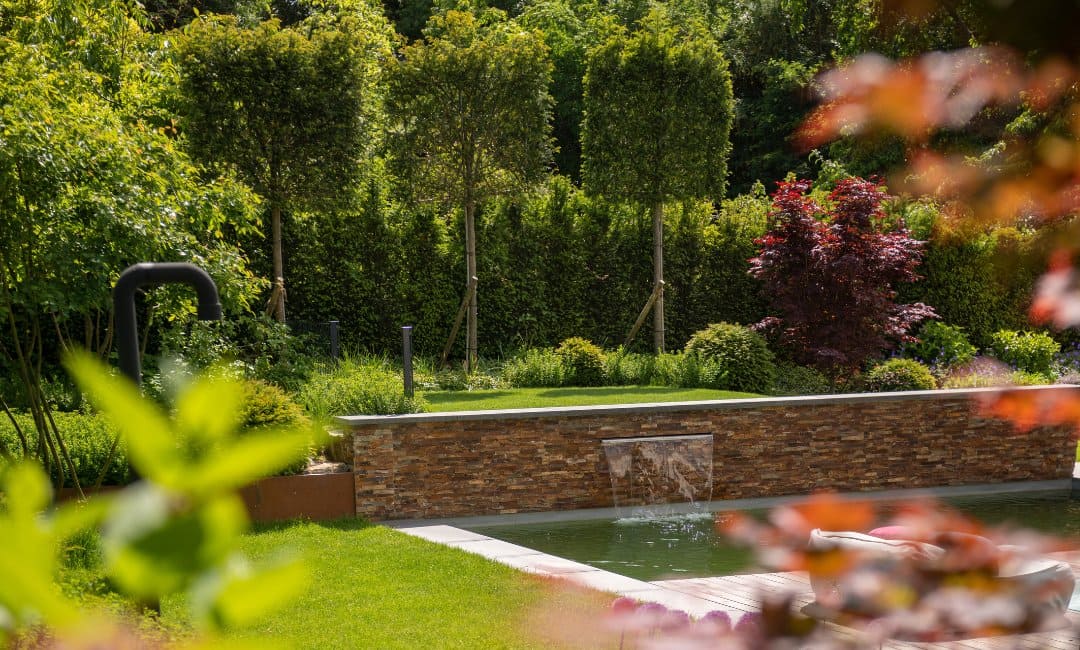 Familiengarten mit Naturpool