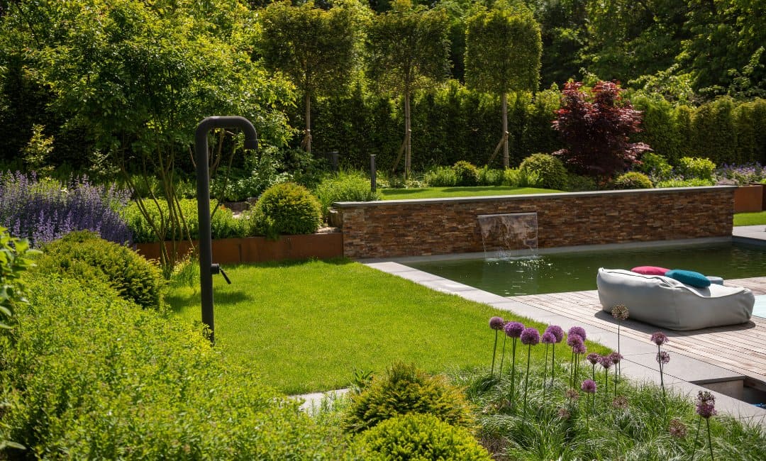 Familiengarten mit Naturpool - Terrasse