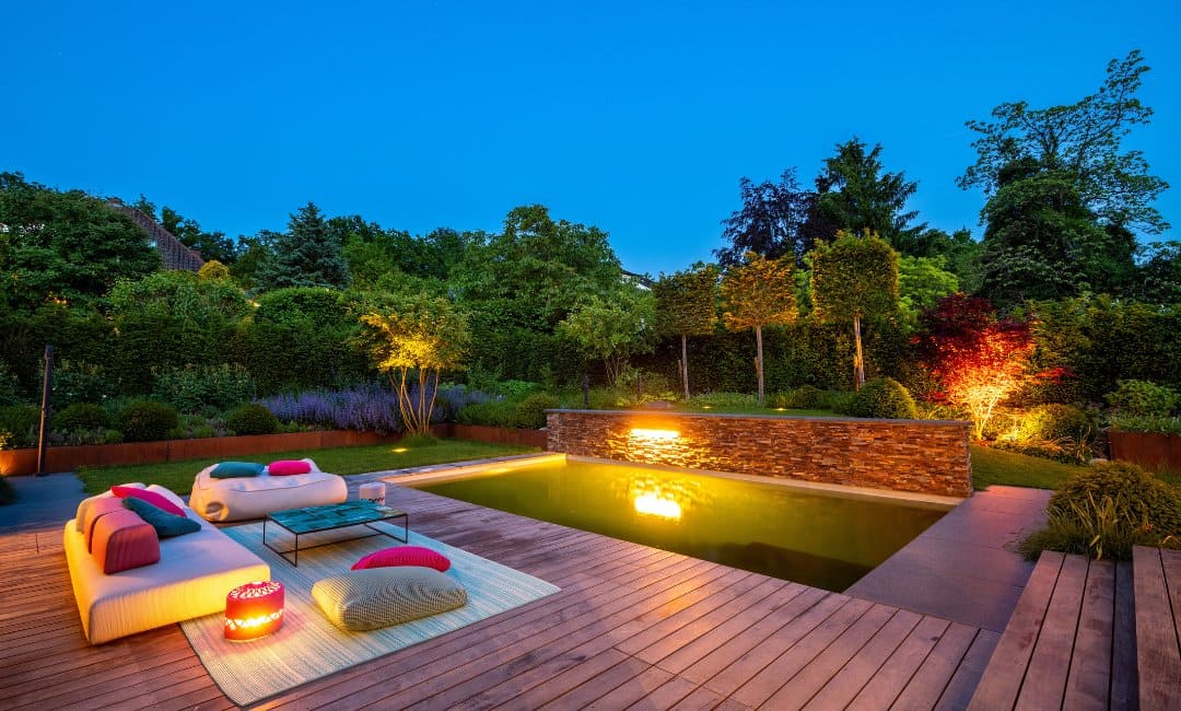 Familiengarten mit Naturpool - Beleuchtungskonzept Garten